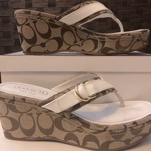 COACH Signature wedge, size 6, Q158